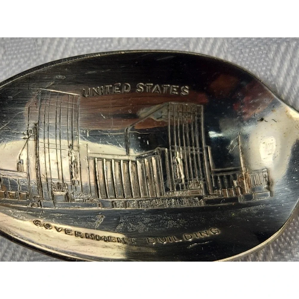 1939 New York World's Fair Silverplate spoon Government Building Collectible